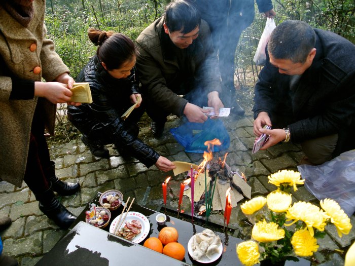 How to Plan a Tomb Sweeping Ceremony